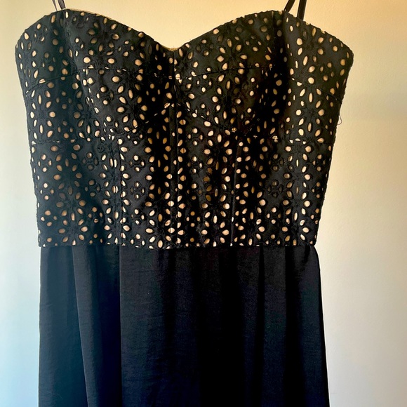 High-low, corset, lace dress. - Picture 2 of 3